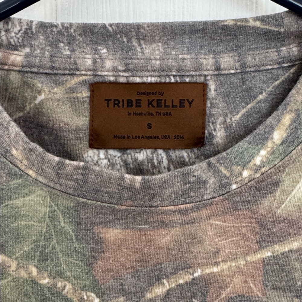 Tribe Kelley Camo Long Sleeve Crop Top - Picture 3 of 4